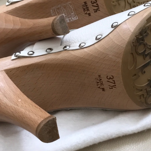 💋💋💋 DIOR Flower Embroidered Clogs 💋💋💋 - Picture 3 of 8